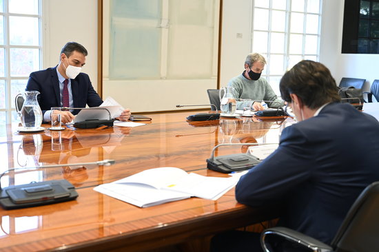 A meeting of the Spanish government's coronavirus committee, November 10, 2020 (by Moncloa Pool/Borja Puig de la Bellacasa)