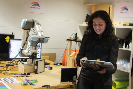 Mar Masulli, cofounder and CEO of Bitmetrics, showing the camera she designed at work on November 18, 2020 (by Aina Martí)