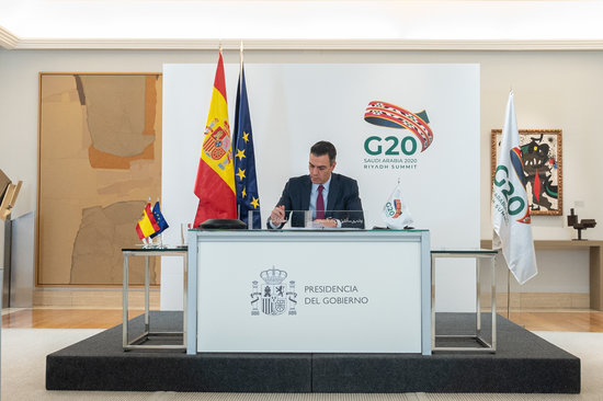 Spanish president Pedro Sánchez speaks at the G-20 summit (image by Borja Puig de la Bellacasa/Pool Moncloa)