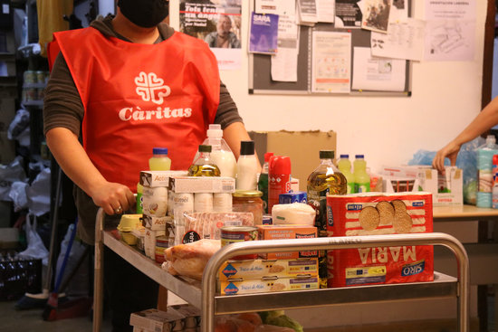 A Caritas food distribuion point in Barcelona's Les Corts neighborhood (by Mariona Puig)