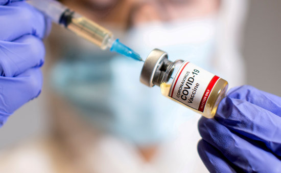 A Covid-19 vaccine (by REUTERS/Dado Ruvic/File Photo)