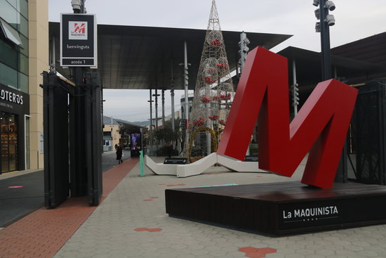 La Maquinista shopping center in Barcelona on first day of reopening on December 14, 2020 (by Albert Cadanet)