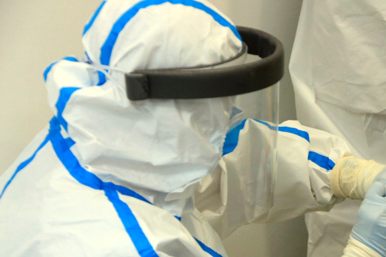 Protective personal equipment being used in CAP Manso primary care center, in Barcelona, on April 30, 2020 (by Laura Fíguls)