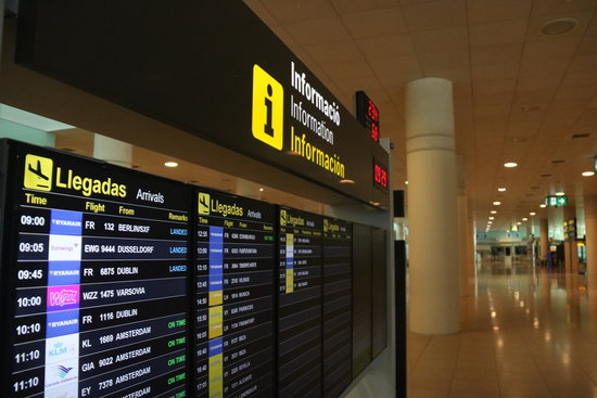 Arrivals board at Barcelona-El Prat airport, June 21, 2020 (by Albert Cadanet)