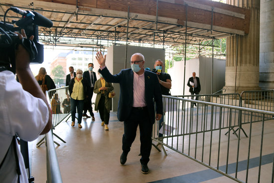 Former Catalan minister Lluís Puig arrives in Belgium's Palace of Justice in June, 2020 (by Nazaret Romero)