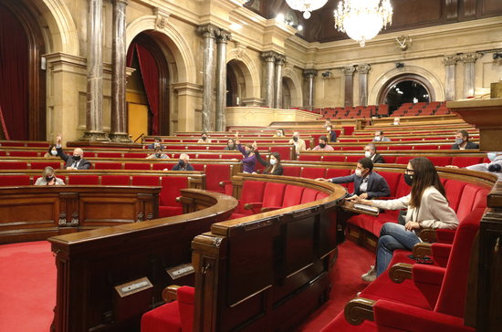 The Catalan Parliament during a vote on October 9, 2020 (photo by Gerard Artigas)