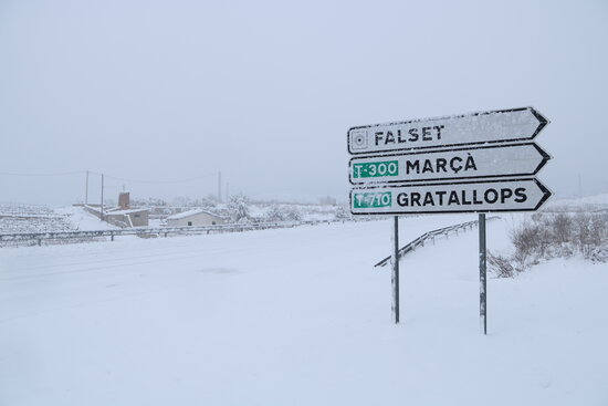 Heavy snow on the roads near Falset in the south of Catalonia, January 10, 2021 (by Mar Rovira)