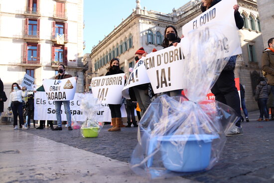 Protesters from the retails and hospitality sectors denounce the government's handling of the Covid-19 crisis, January 2021 (by Aina Martí)