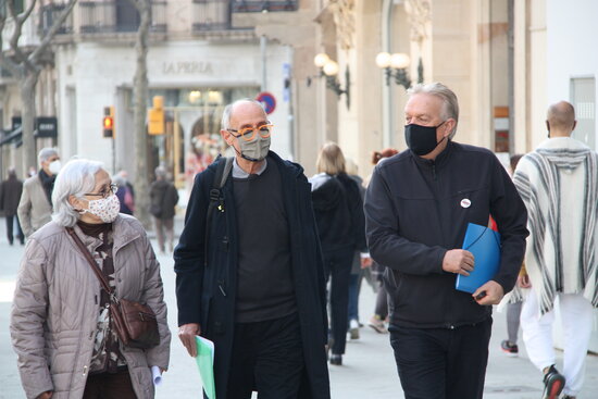 Members of the Catalan Dignity Commission walking along Passeig de Gràcia in Barcelona, January 27, 2021 (by Maria Asmarat)