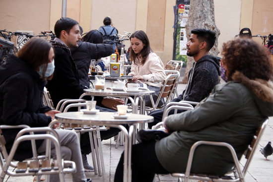 A bar terrace in Barcelona (by Jordi Bataller)