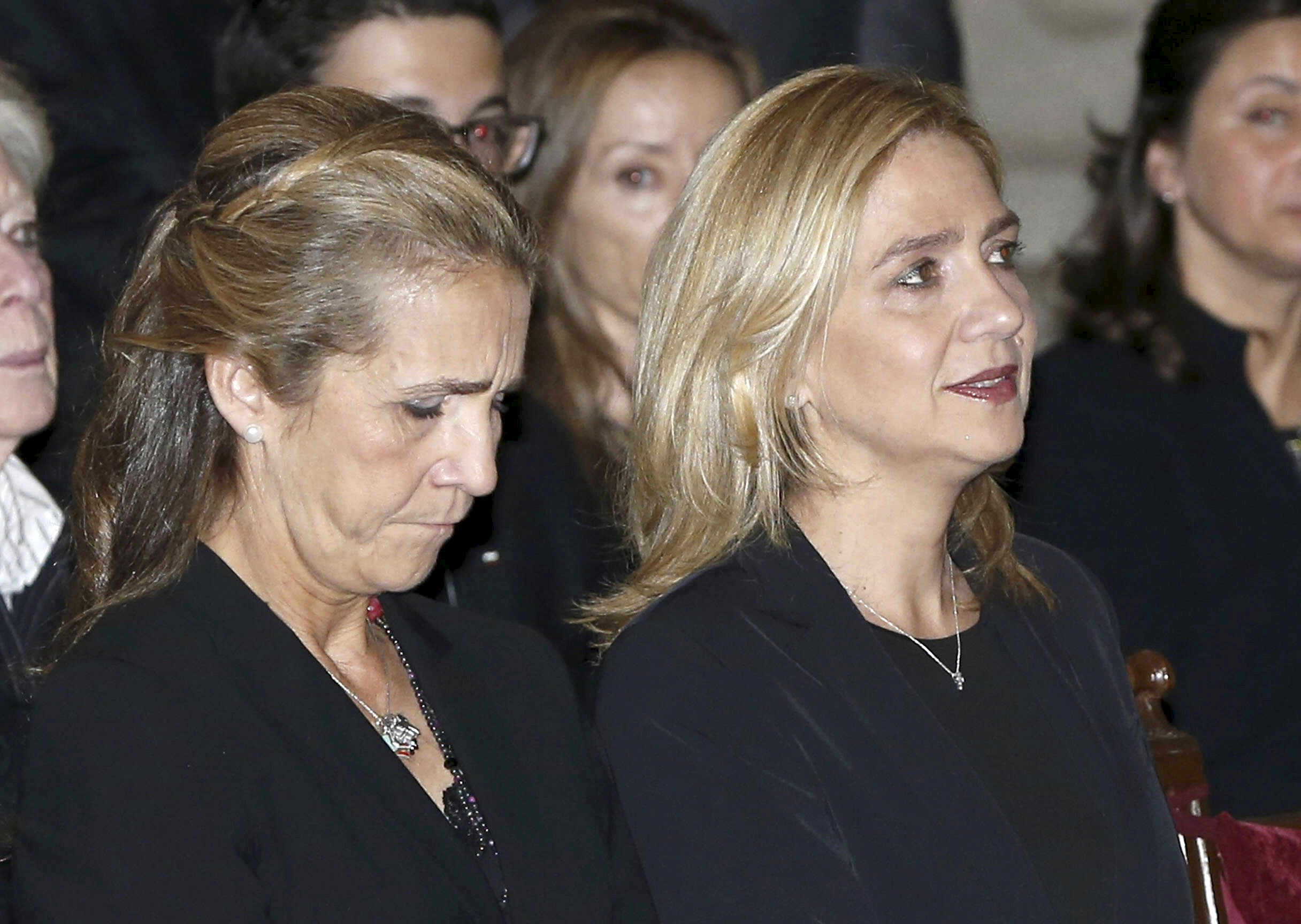 Cristina de Borbon (R) and her sister Elena, the sisters of Spanish King Felipe, attend a funeral service in San Lorenzo de El Escorial, near Madrid, Spain, October 8, 2015 (by REUTERS/Juan Carlos Hidalgo)
