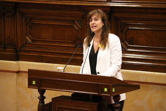 Laura Borràs speaking in the Catalan parliament in 2019 (by Bernat Vilaró)