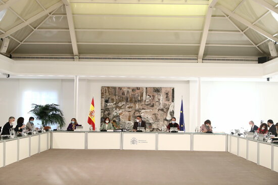 Council of Ministers of the Spanish government meet in January 2021 (by Pool Moncloa / Fernando Calvo)