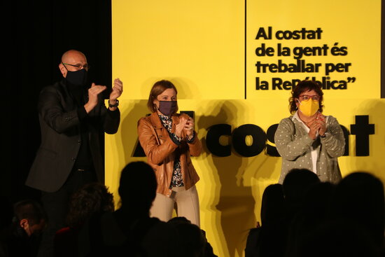 Jailed Catalan leaders Dolors Bassa (right), Carme Forcadell (center), and Raül Romeva (by Pere Francesch)