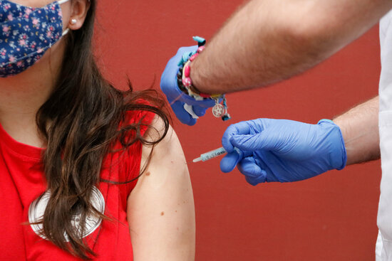 A woman receives a Covid-19 vaccine shot at the Palau Firal in Manresa, March 1, 2021 (by Gemma Aleman)