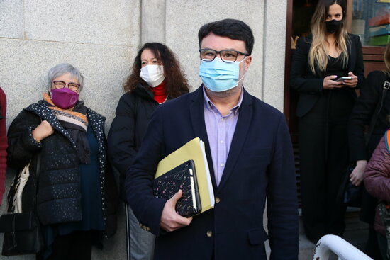 MP in Spain's congress Joan Josep Nuet entering Supreme Court for his trial, in Madrid, on March 24, 2021 (by Andrea Zamorano)