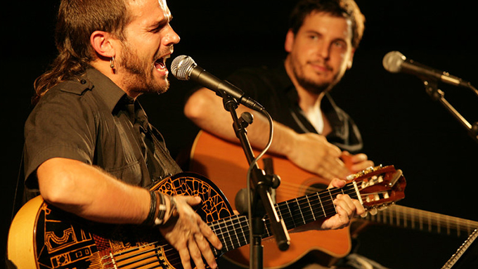 Musicians Cesk Freixas and Pau Alabajos performing on stage (image from Barcelona city council website)