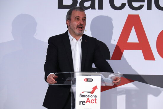 Barcelona deputy mayor Jaume Collboni speaks at a Barcelona reAct press conference in March, 2021 (by Aina Martí)