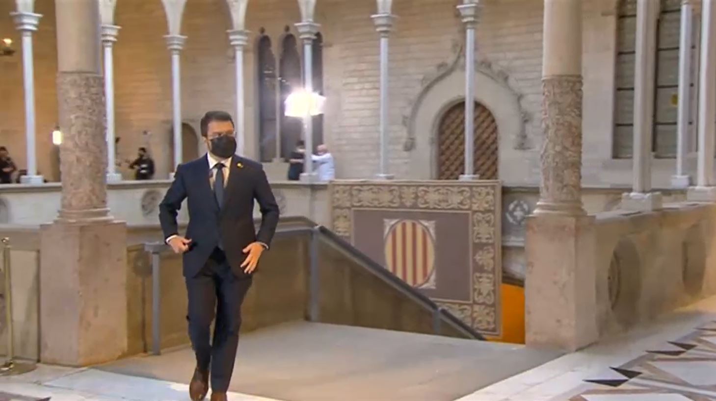 Pere Aragonès walks in the Catalan government headquarters building during the ceremony to swear him in as president (image from TV3 broadcast)