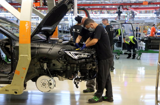 Workers at the SEAT factory in Martorell, Catalonia (by Àlex Recolons)