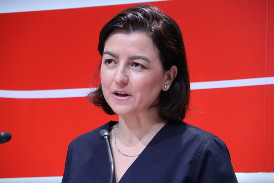 Socialist spokesperson Eva Granados photographed in a press conference in April 2021 (by Guillem Guardiola)