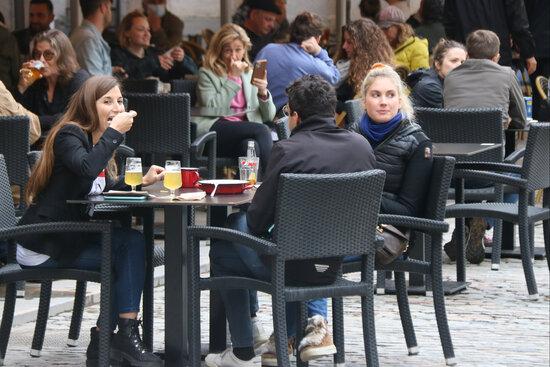 A bar terrace in Girona (by Gerard Vilà)