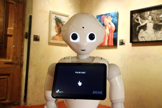 Pepper the robot at the European Museum of Modern Art, May 19, 2021 (by Pau Cortina)