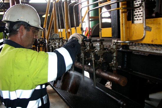 A technician working at the Casablance oil rig in 2012 (by Jordi Marsal)