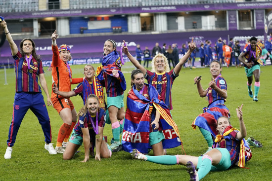 FC Barcelona Femení players celebrate on the pitch following their first ever Champions League triumph (by Bjorn Larsson Rosvall/TT News Agency/Reuters)