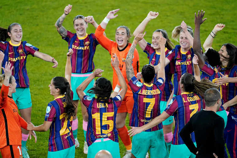 Barcelona Femení players celebrate on the pitch following their first ever Champions League triumph (by Bjorn Larsson Rosvall/TT News Agency/Reuters)