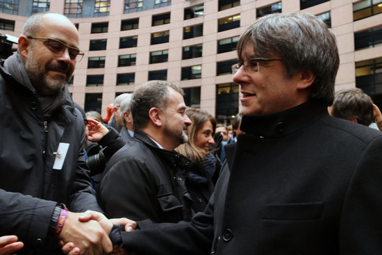 Former interior minister Miquel Buch (left) with former Catalan president Carles Puigdemont (by Natàlia Segura)