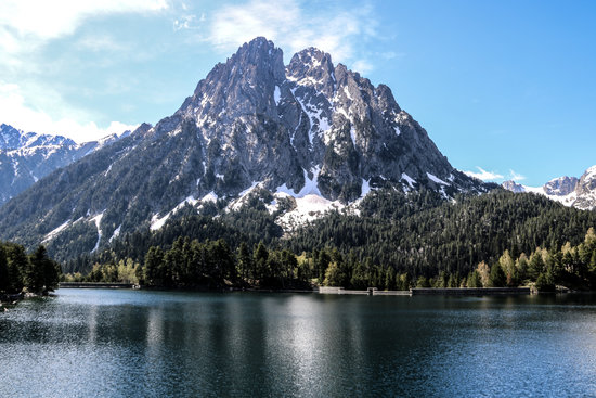 The twin peaks of Els Encantats in Aigüestortes i Estany de Sant Maurici National Park in the Pyrenees (by Marta Lluvich) 