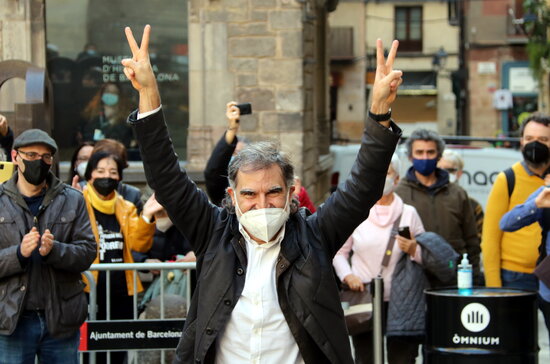 Catalan activist Jordi Cuixart on a prison permit (by Àlex Recolons)