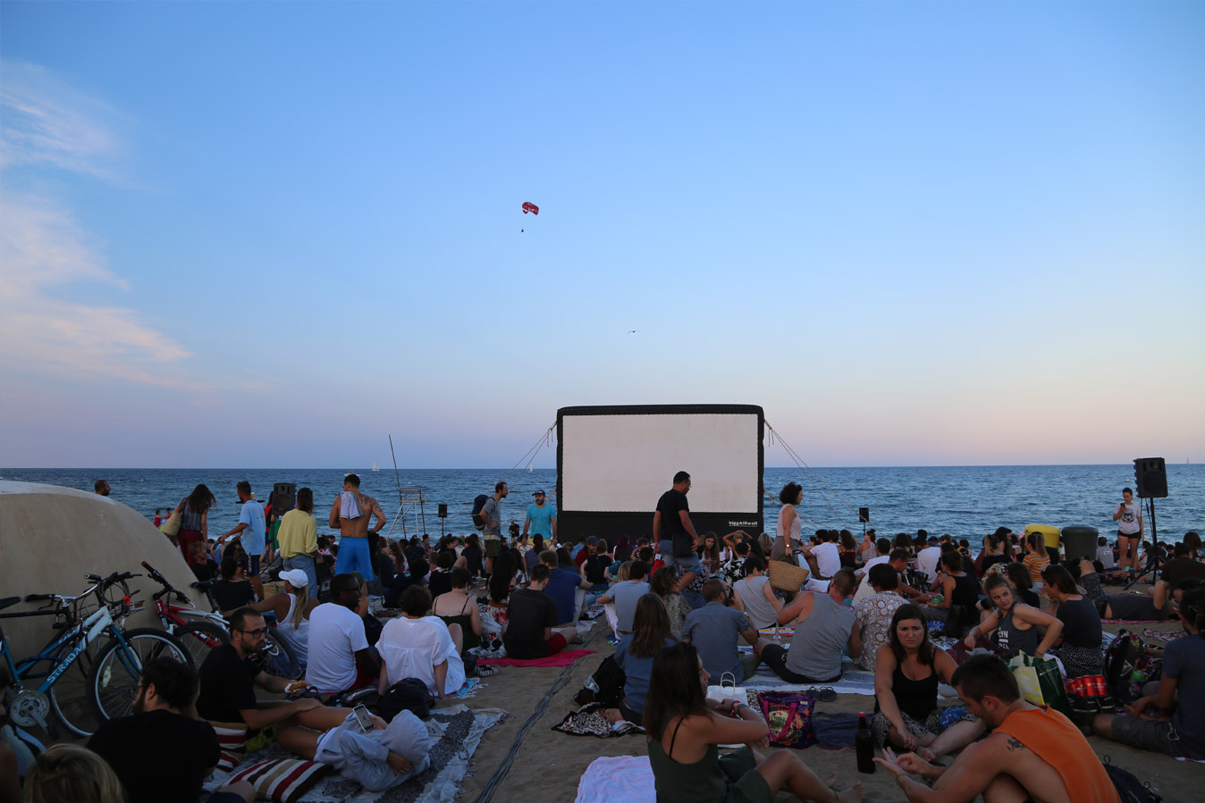 'Cinema Lliure a la Platja' - the free cinema on the beach in Barcelona (image courtesy of Cinema Lliure website)