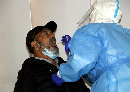 A man gets tested for Covid-19 in a mass testing centre (by Oriol Bosch)