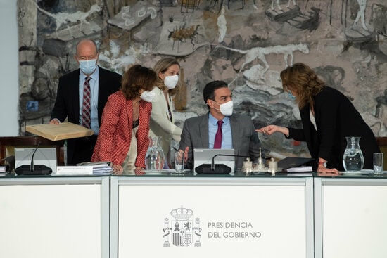 Spanish president Pedro Sánchez and members of his cabinet on June 22, 2021 (Pool Moncloa / Borja Puig de la Bellacasa)