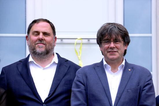 Oriol Junqueras (left) and Carles Puigdemont (right), the vice president and president of Catalonia during the 2017 independence push respectively, photographed at their first meeting in over three years in Belgium (by Natàlia Segura)