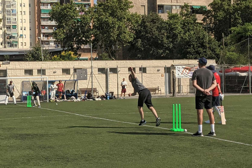 The Barcelona International Cricket Club in action in a training session (by Cillian Shields)