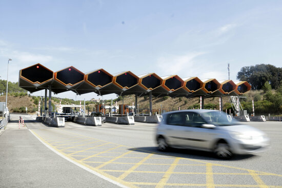 A toll at the AP-7 highway in Girona (by Marina López)