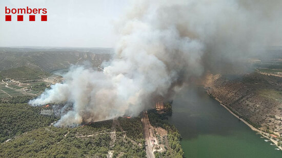 Image of the forest fire burning in La Pobla de Massaluca (image courtesy of Catalan Fire Brigade)