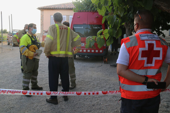 Firefighting teams at the scene of the La Pobla de Massaluca wildfire, August 2021 (by Anna Ferràs)