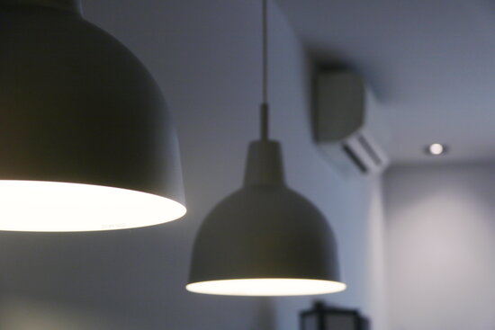 Close up shot of some lamps with an air conditioning unit in the background (by Albert Cadanet)