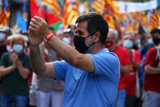 Jordi Sànchez is applauded at the National Day protest on September 11, 2021 (by Sílvia Jardí)