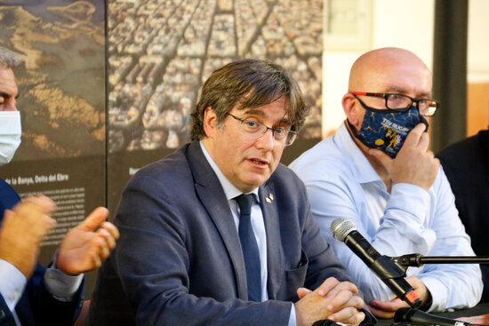 Former Catalan president Carles Puigdemont gives a press conference in Alghero, Sardinia, September 25, 2021 (by Miquel Codolar) 