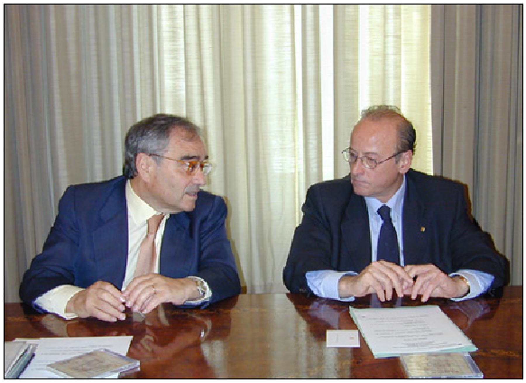 Former Franco official Rodolfo Martín Villa, left (photo from Departament de Cultura)