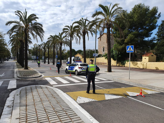 A police checkpoint in Sitges over the Easter holidays during the first lockdown, April 14, 2020 (Sitges council) 