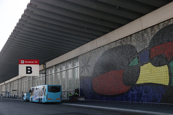 Image of the main facade of Barcelona airport's Terminal 2 on June 15, 2021 (by Albert Cadanet)