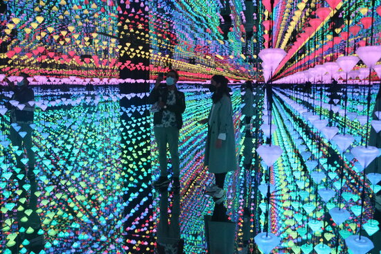 Two visitors enjoy the Studio Irma digital installation in the new Barcelona Moco Museum, October 15, 2021 (by Pau Cortina)