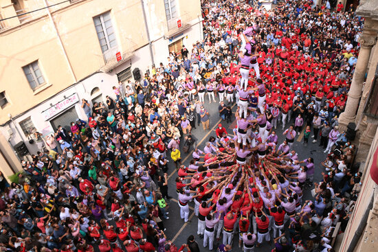 'Castellers' human towers celebrations in the town of El Vendrell for the 2021 Santa Teresa festival (by Mar Rovira)