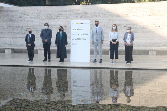 Presentation of Barcelona as World Capital of Architecture 2026 with Assumpció Puig, Lluís Comerón, Ada Colau, Janet Sanz, Iñaki Carnicero and Agustí Serra in the Mies van der Rohe Pavilion, October 25, 2021 (by Pere Francesch) 